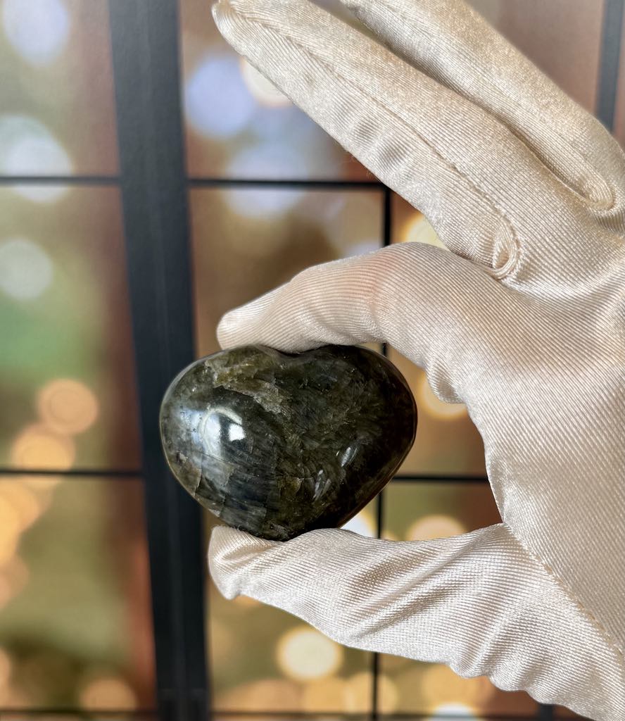 Labradorite Heart Palm Stone 1